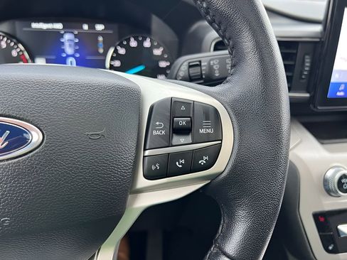 Used 2023 Ford Explorer XLT w/ Equipment Group 202A AWD/4WD image 33