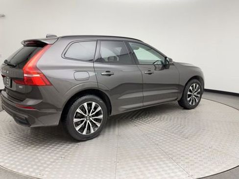 Certified 2025 Volvo XC60 B5 Plus image 2