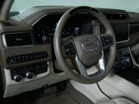 Used 2024 GMC Yukon Denali w/ Advanced Technology Package AWD/4WD image 13