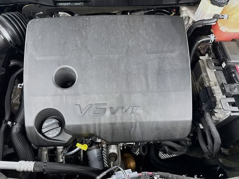 Used 2023 Chevrolet Traverse LT image 38