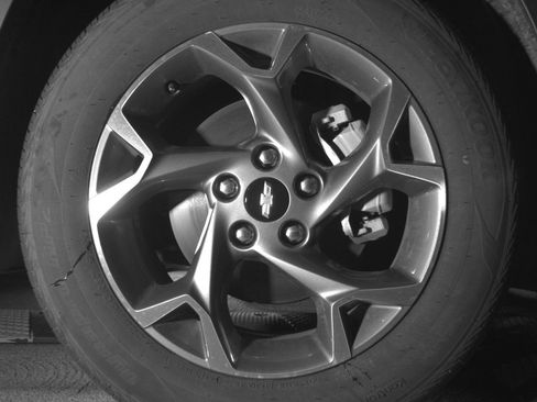 Used 2025 Chevrolet Trax LT FWD image 13