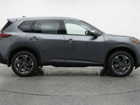 Used 2025 Nissan Rogue SV FWD image 11