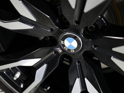 Used 2022 BMW X7 xDrive40i w/ M Sport Package image 55