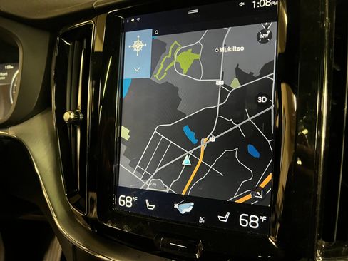 Used 2018 Volvo XC60 T6 Momentum w/ Convenience Package image 21