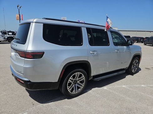 Used 2023 Jeep Wagoneer Series II AWD/4WD image 8