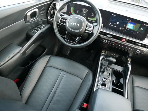 Certified 2025 Kia Sorento S image 9