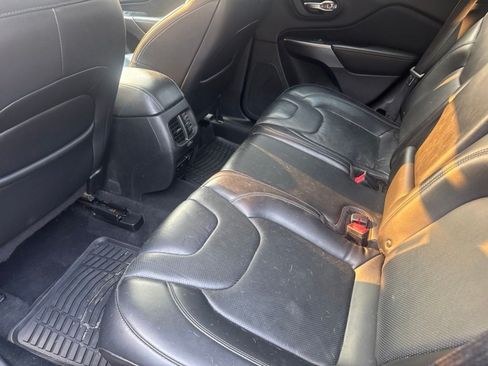 Used 2019 Jeep Cherokee Limited AWD/4WD image 18