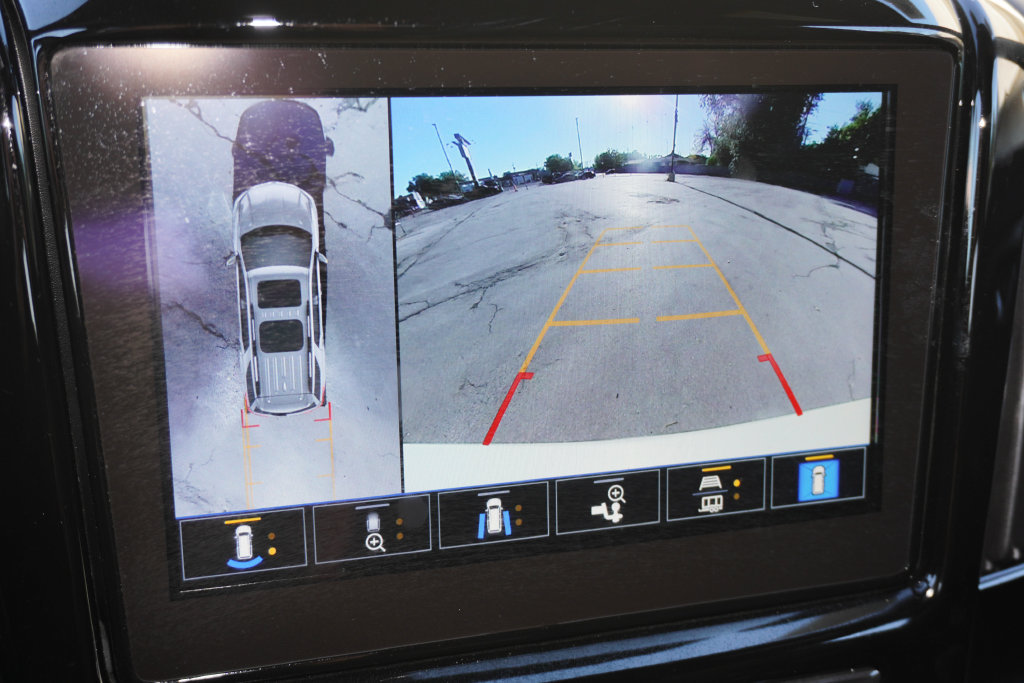 Used 2023 Chevrolet Traverse High Country w/ LPO, Floor Liner Package AWD/4WD image 33