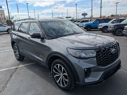 Certified 2025 Ford Explorer ST-Line image 8
