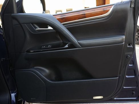 Used 2017 Lexus LX 570 4WD image 26