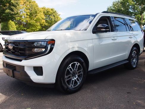 Certified 2025 Ford Expedition Active RWD image 3