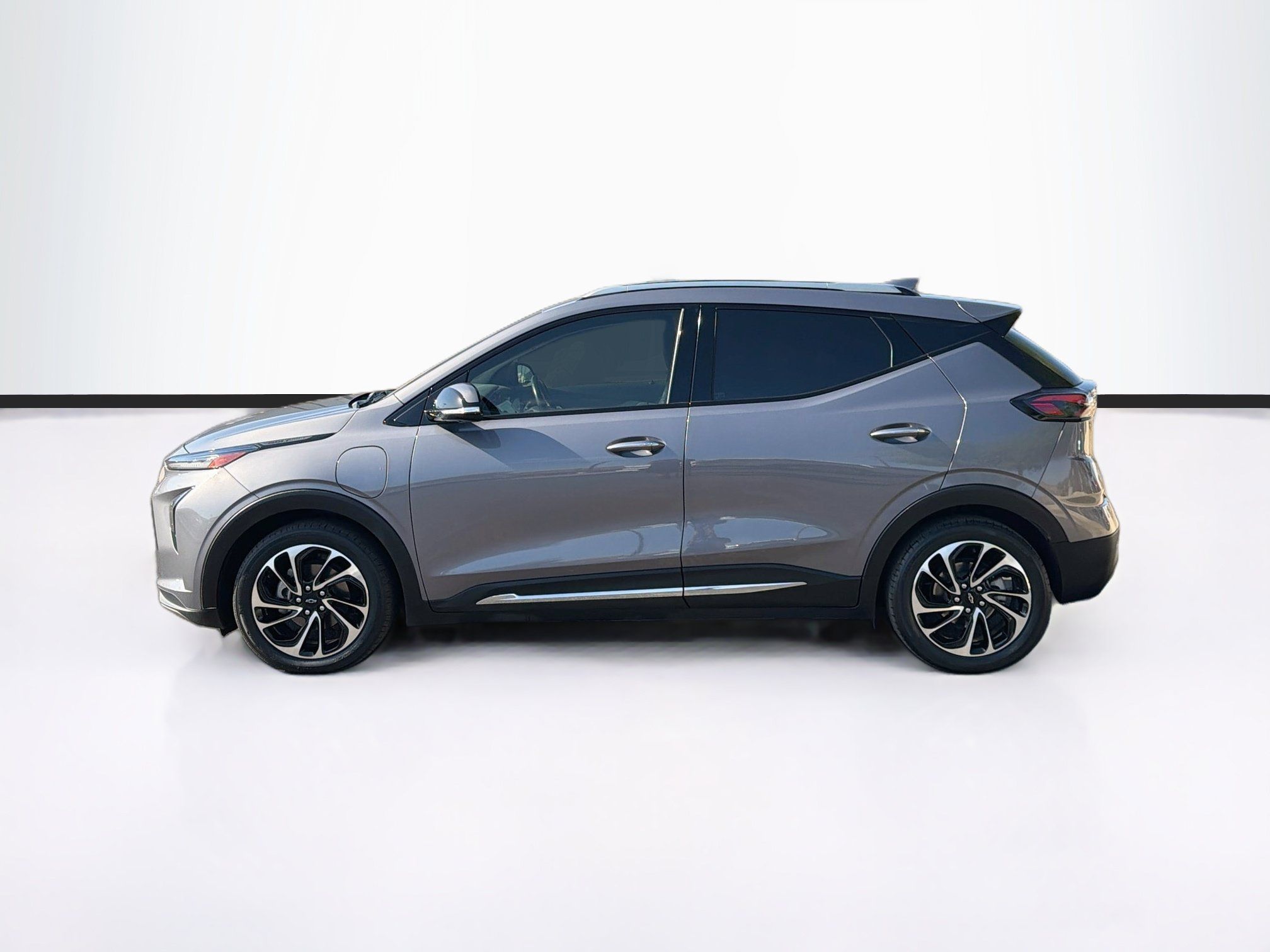 Used 2022 Chevrolet Bolt EUV Premier w/ Sun & Sound Package FWD image 8