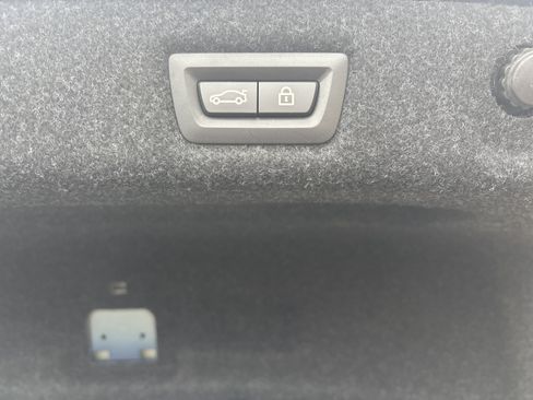 Used 2021 BMW 540i xDrive w/ Premium Package image 11