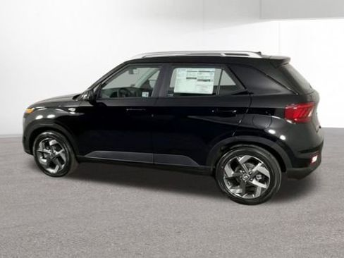 Certified 2025 Hyundai Venue SEL image 6