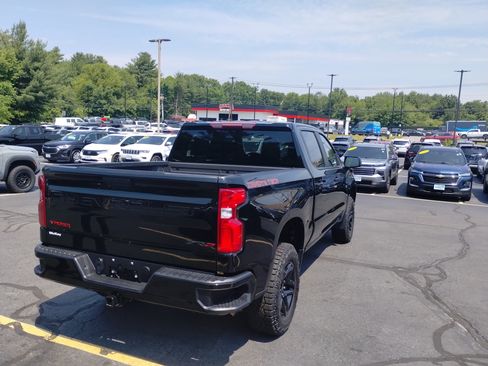 Used 2024 Chevrolet Silverado 1500 LT Trail Boss image 3