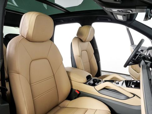 New 2026 Porsche Cayenne image 24