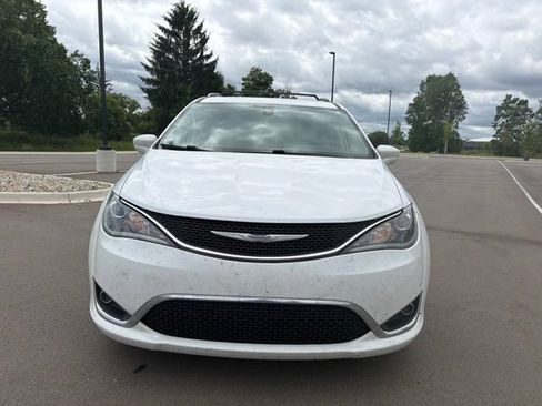 Used 2017 Chrysler Pacifica Touring-L Plus FWD image 8