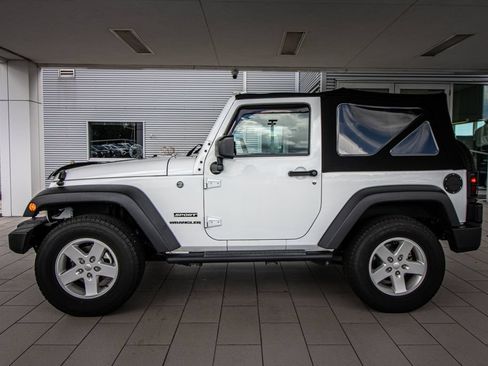 Used 2016 Jeep Wrangler Sport w/ Quick Order Package 24S AWD/4WD image 11