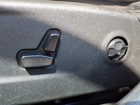 Certified 2019 Chrysler 300 Limited image 18