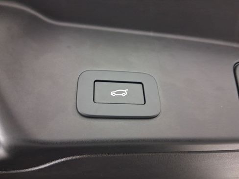 Used 2023 Land Rover Range Rover Evoque R-Dynamic SE image 32