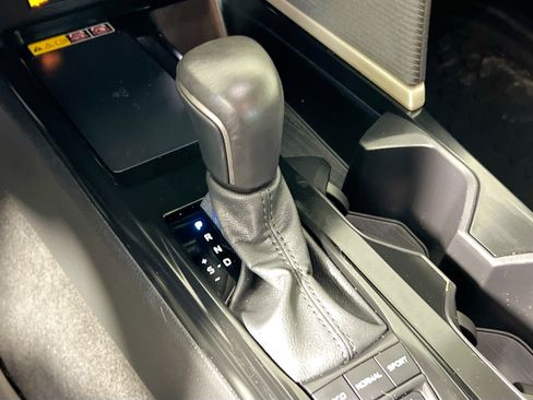 Used 2025 Toyota Camry SE w/ Convenience Package FWD image 25