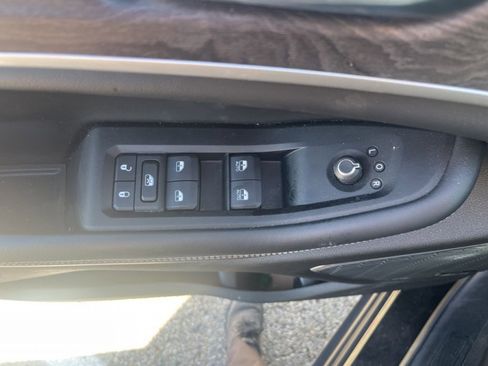 Used 2022 Jeep Grand Cherokee L Limited AWD/4WD image 13