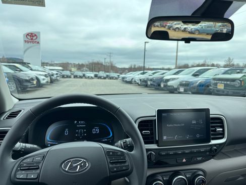 New 2026 Hyundai Venue SEL FWD image 17