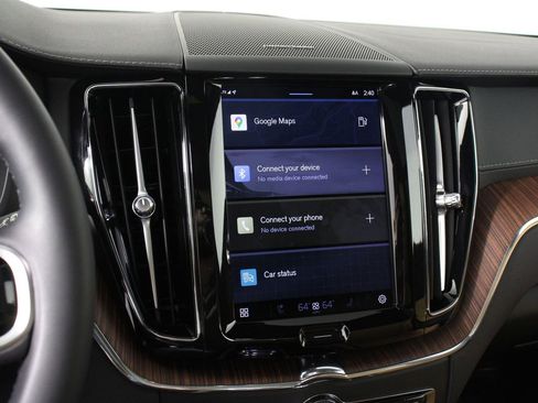 Certified 2023 Volvo XC60 B5 Ultimate w/ Climate Package image 9