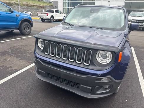 Used 2017 Jeep Renegade Latitude w/ Advanced Technology Group AWD/4WD image 3