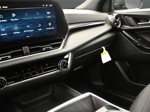 Used 2025 Chevrolet Equinox LT w/ Safety and Technology Package FWD image 4