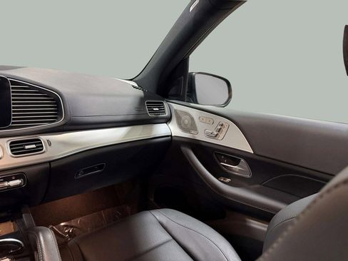 Used 2025 Mercedes-Benz GLS 450 4MATIC image 23