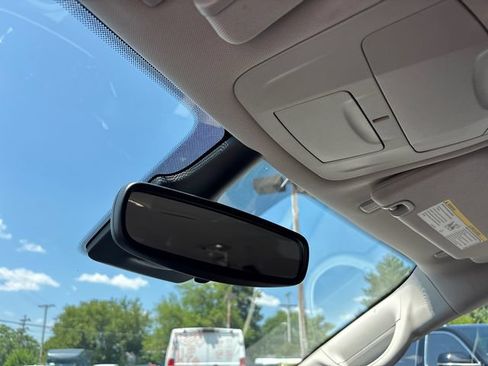 Used 2023 Chrysler Pacifica Touring-L FWD image 28
