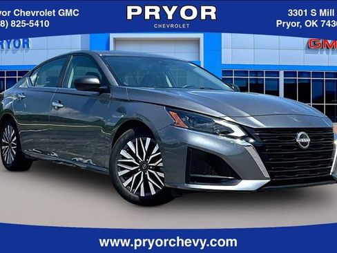 Used 2025 Nissan Altima 2.5 SV FWD image 1