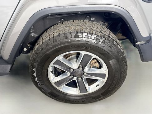 Used 2018 Jeep Wrangler Unlimited Sahara image 37