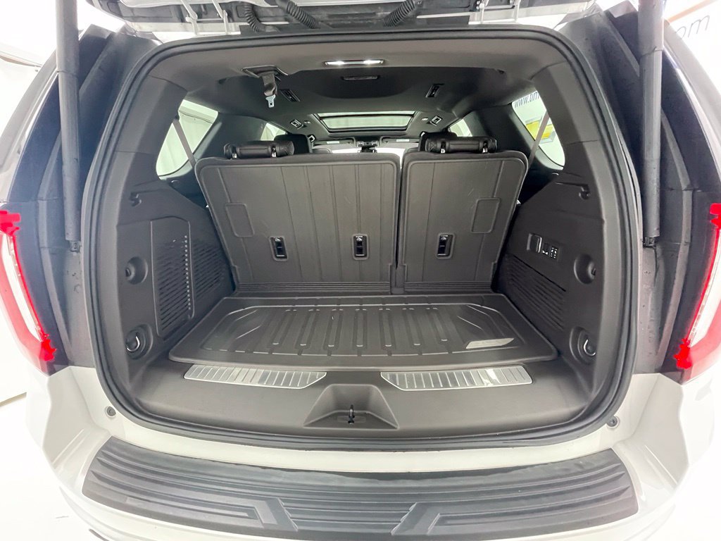 Used 2024 GMC Yukon Denali AWD/4WD image 8