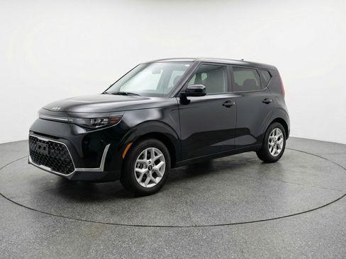Used 2025 Kia Soul LX w/ LX Technology Package image 3