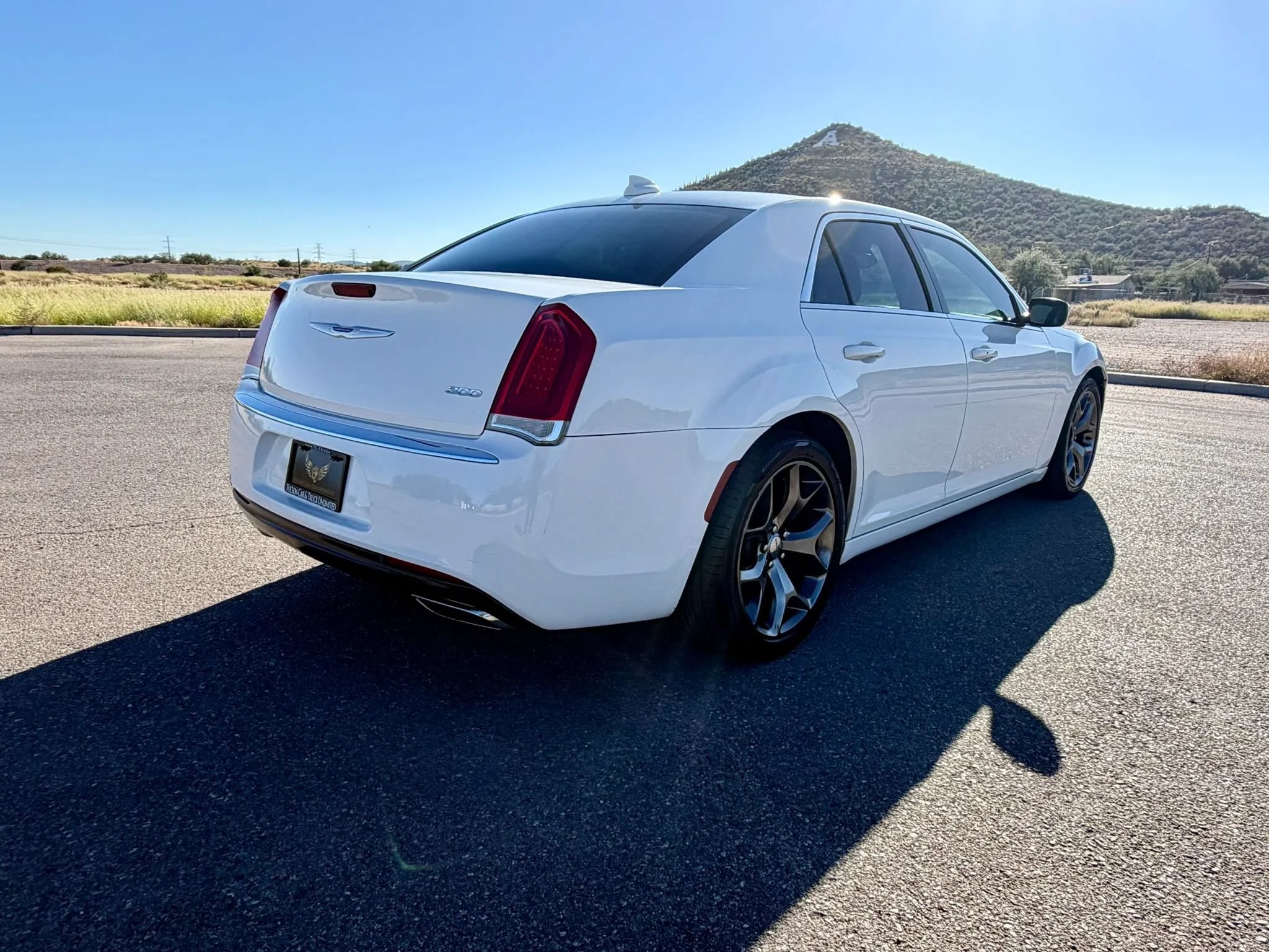 Used 2018 Chrysler 300 Touring L RWD image 5