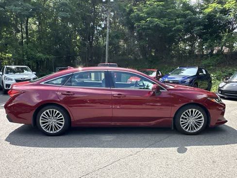 Used 2022 Toyota Avalon Limited w/ Advanced Safety Package FWD image 3