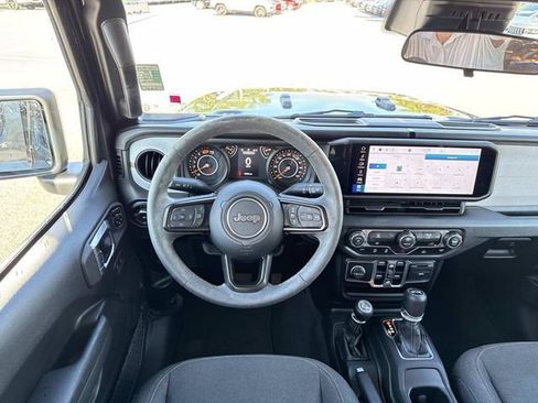 Used 2025 Jeep Wrangler Unlimited Sport AWD/4WD image 13