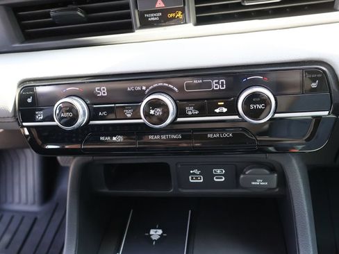 Used 2025 Honda Pilot EX-L image 32