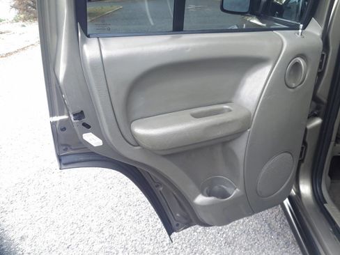 Used 2005 Jeep Liberty Renegade image 23