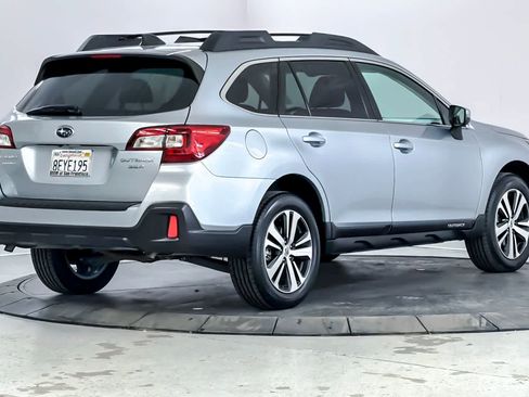Used 2018 Subaru Outback 3.6R Limited AWD/4WD image 2