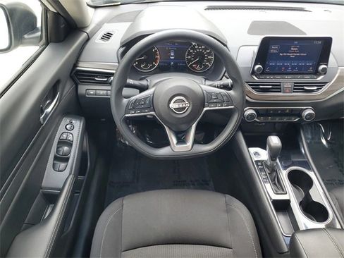 Used 2024 Nissan Altima 2.5 SV image 14