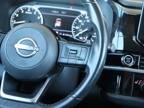 Used 2023 Nissan Pathfinder SV image 12