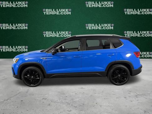 Used 2023 Volkswagen Taos SE w/ Panoramic Sunroof Package FWD image 8