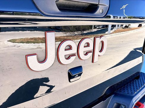 Used 2022 Jeep Gladiator Mojave w/ Cold Weather Group AWD/4WD image 30