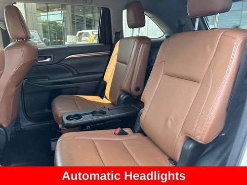Used 2018 Toyota Highlander Limited AWD/4WD image 15