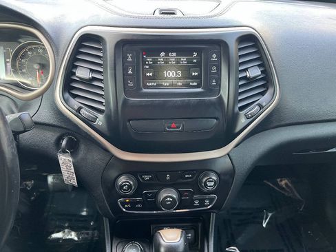 Used 2016 Jeep Cherokee Sport w/ Cold Weather Group AWD/4WD image 32