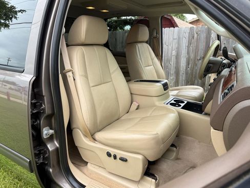 Used 2008 GMC Sierra 2500 SLT w/ Entertainment Package AWD/4WD image 17