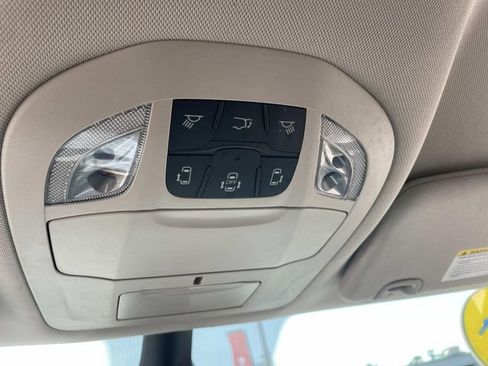 Used 2024 Chrysler Pacifica Touring-L FWD image 27